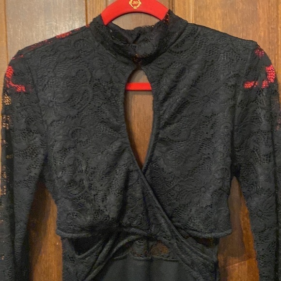 Windsor Formal Cutout Midriff Lace Dress - Picture 3 of 6